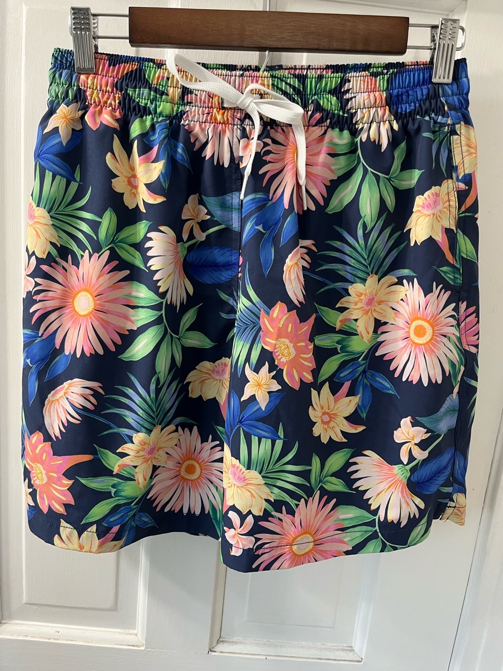 chubbies “ The Big Bloomers” Classic Swim Trunks in Vibrant Floral Pattern